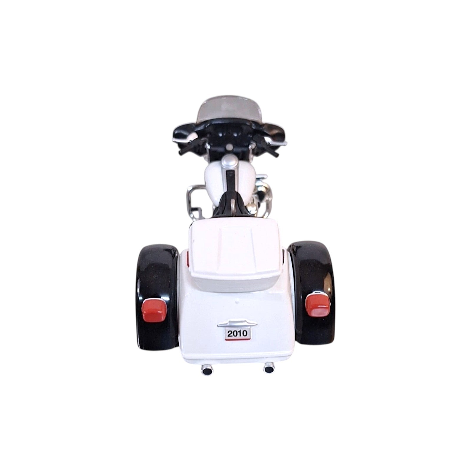 2010 Hallmark Ornament (2009) Tri Glide Ultra Classic Inaugural Trike Hallmark Ornament (Harley-Davidson) QXE3043 Image4