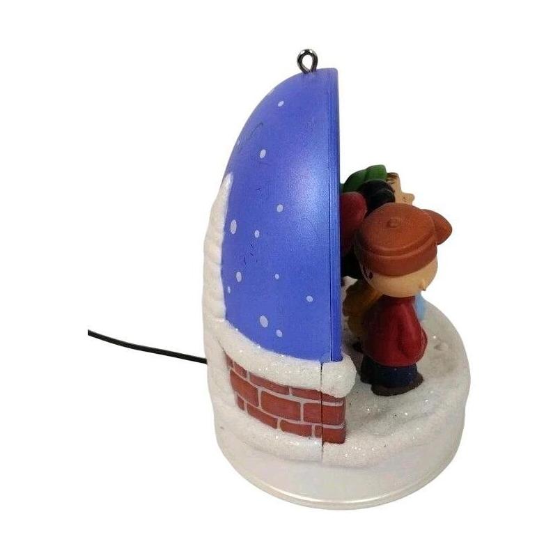2010 Ho! Ho! Ho! Tasty Snow! Hallmark Ornament (Peanuts) QXI2927 Image4