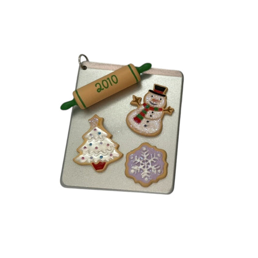 2010 Season's Treatings Hallmark Ornament (Season's Treatings) AD4422 Image1