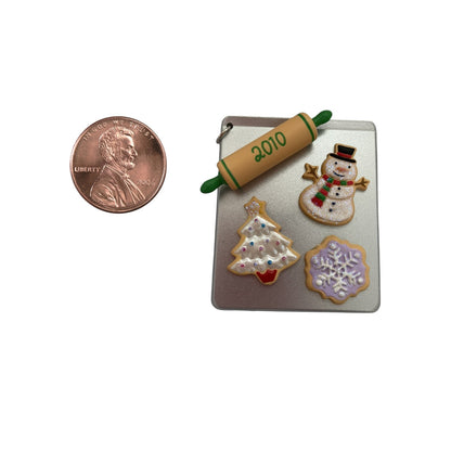 2010 Season's Treatings Hallmark Ornament (Season's Treatings) AD4422 Image4