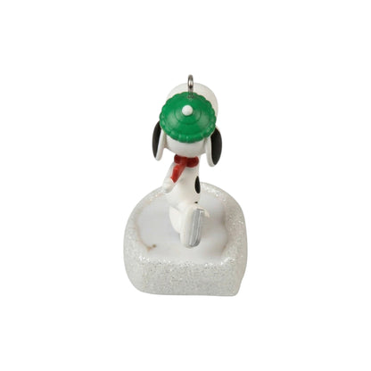 2010 Snoopy on Ice Hallmark Ornament (Peanuts) QRP4733 Image4