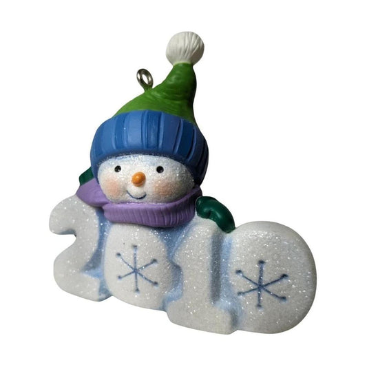 2010 Snowman with Hat & Scarf Hallmark Ornament (Frosty Fun Decade) QX8143 Image1