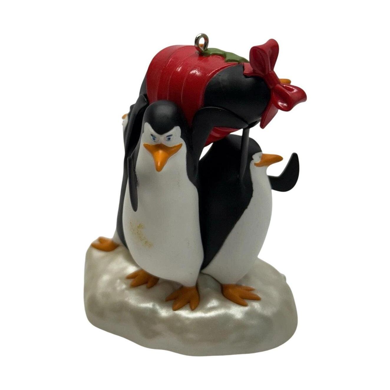 2010 Super Spy Penguins Hallmark Ornament (Penguins of Madagascar) QXI2356 Image5