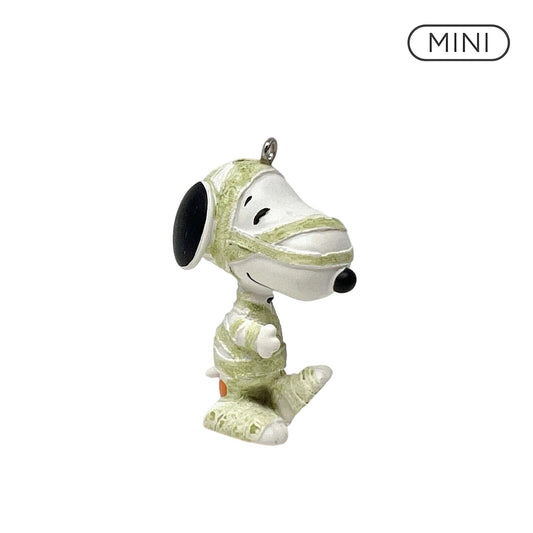 2010 Treats for Snoopy Hallmark Ornament (Peanuts) QFO4643 Image1