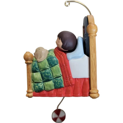2010 Visions of Sugarplums Hallmark Ornament (Family) QXG7703
