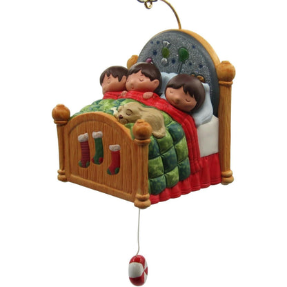 2010 Visions of Sugarplums Hallmark Ornament (Family) QXG7703