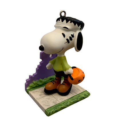 2011 A Monstroua Disguise (Peanuts)