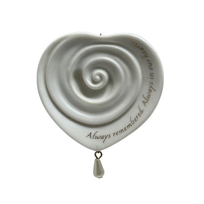 2011 Always Remebered Hallmark Ornament (Always Remebered) QXG4159