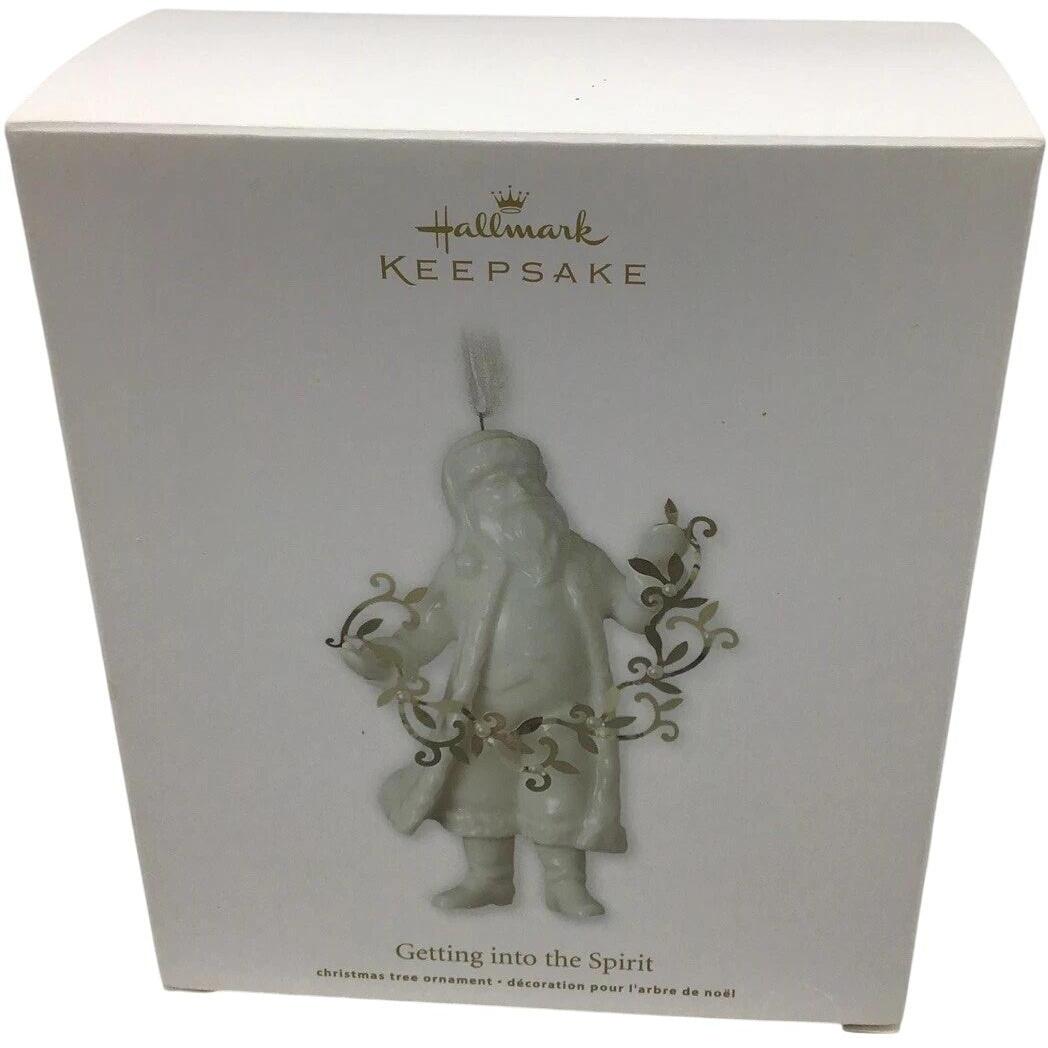 2011 Getting into the Spirit Hallmark Ornament (Simply Beautiful) QXG3587