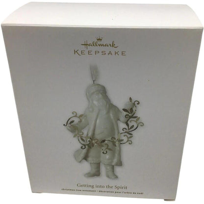 2011 Getting into the Spirit Hallmark Ornament (Simply Beautiful) QXG3587