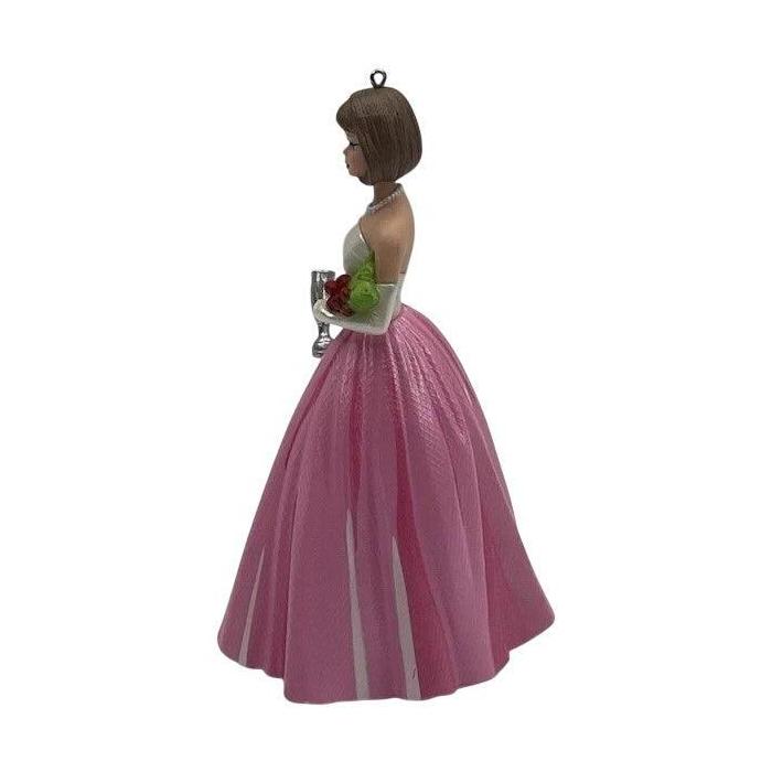 2011 Campus Sweetheart Hallmark Ornament (Barbie) QX8887 Image3