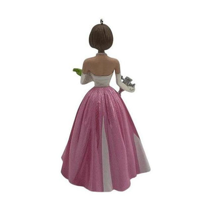 2011 Campus Sweetheart Hallmark Ornament (Barbie) QX8887 Image4