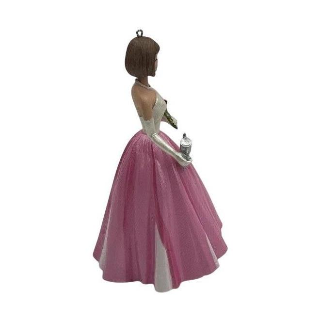 2011 Campus Sweetheart Hallmark Ornament (Barbie) QX8887 Image5