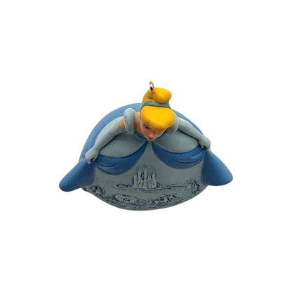 2011 Dreams Do Come True Hallmark Ornament (Cinderella) QXD1649 Image6