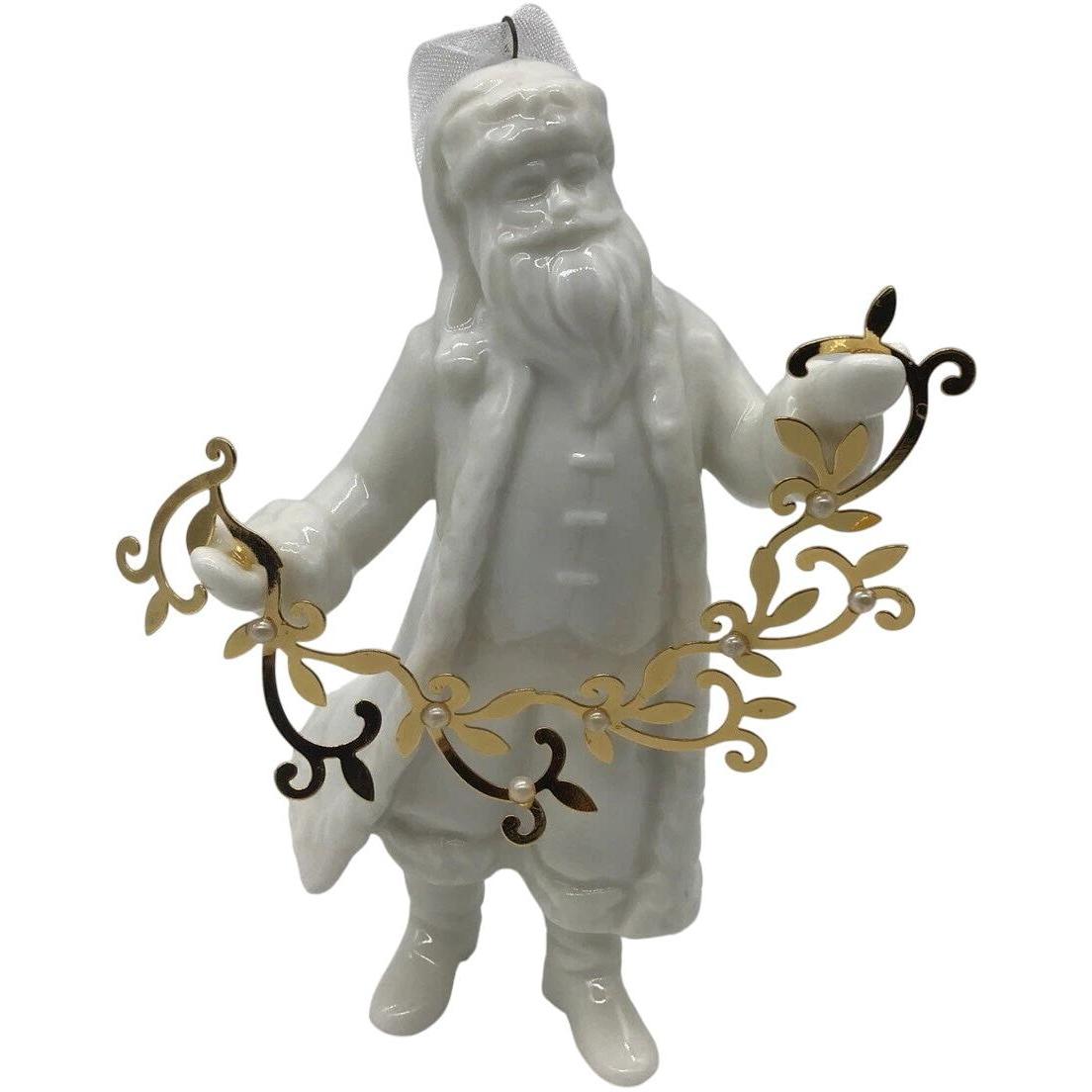 2011 Getting into the Spirit Hallmark Ornament (Simply Beautiful) QXG3587