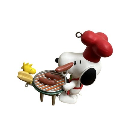 2011 Grill Master Snoopy Hallmark Ornament (Spotlight on Snoopy) QX8859