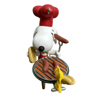 2011 Grill Master Snoopy Hallmark Ornament (Spotlight on Snoopy) QX8859