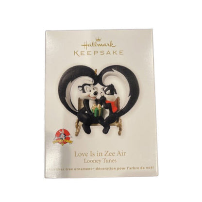 2011 Love Is in Zee Air Hallmark Ornament (Looney Tunes) QXI2053