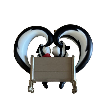 2011 Love Is in Zee Air Hallmark Ornament (Looney Tunes) QXI2053 Image5