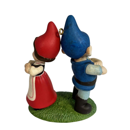 2011 Love on the Lawn Hallmark Ornament (Gnomeo and Juliet) QXD1019