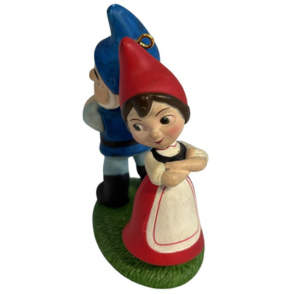 2011 Love on the Lawn Hallmark Ornament (Gnomeo and Juliet) QXD1019