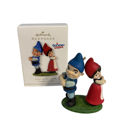2011 Love on the Lawn Hallmark Ornament (Gnomeo and Juliet) QXD1019