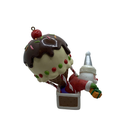 2011 Santa's Sweet Ride - Five Sweet Years Hallmark Ornament (Santa's Sweet Ride) QX8797 Image5