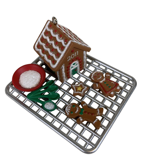 2011 Season's Treatings Hallmark Ornament (Season's Treatings) QX8739 Image1
