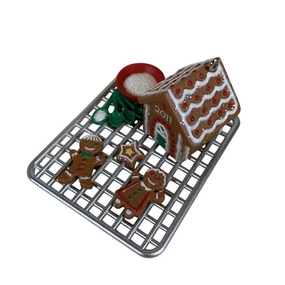 2011 Season's Treatings Hallmark Ornament (Season's Treatings) QX8739 Image3