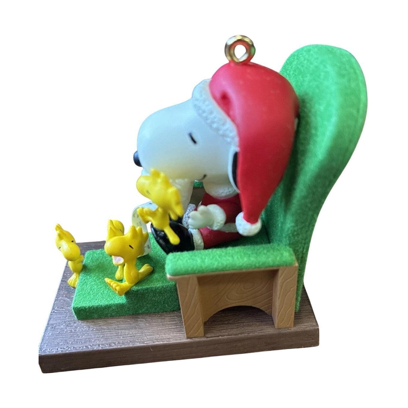 2011 Snoopy Claus Hallmark Ornament (Peanuts) QXI2899 Image4