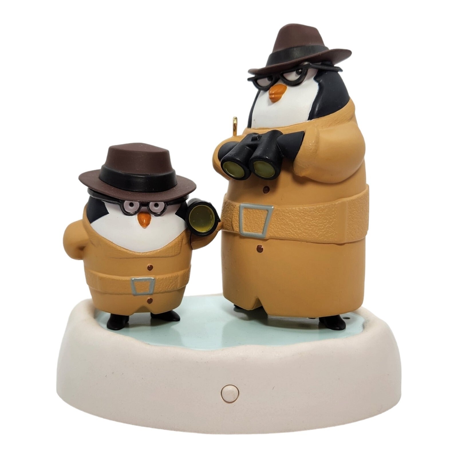 2011 Where's Santa's Stuff? Hallmark Ornament (Ornament and Book Set) QXG4729