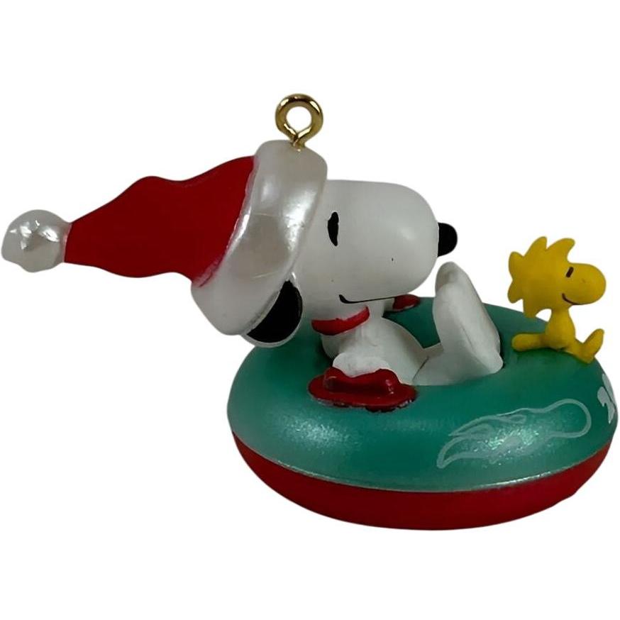 2011 Winter Fun With Snoopy Hallmark Ornament (Winter Fun with Snoopy) QXM9117