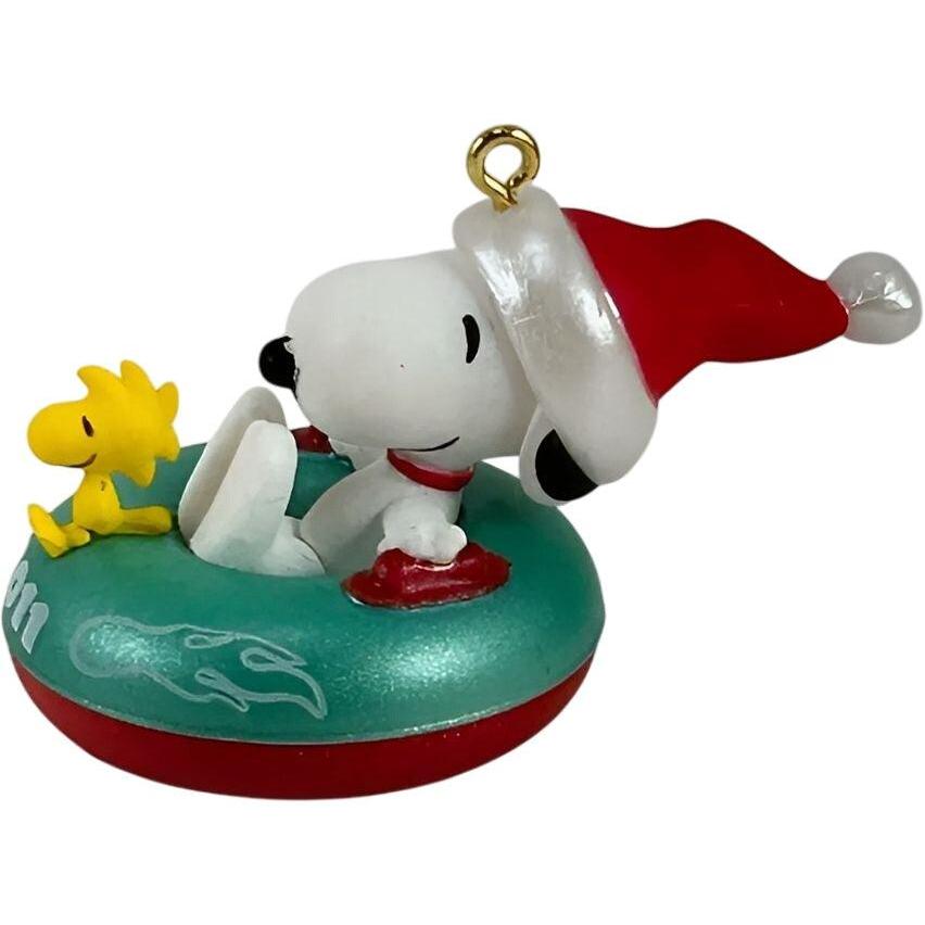 2011 Winter Fun With Snoopy Hallmark Ornament (Winter Fun with Snoopy) QXM9117