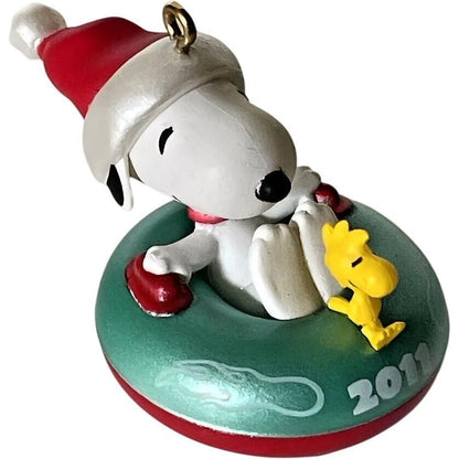 2011 Winter Fun With Snoopy Hallmark Ornament (Winter Fun with Snoopy) QXM9117
