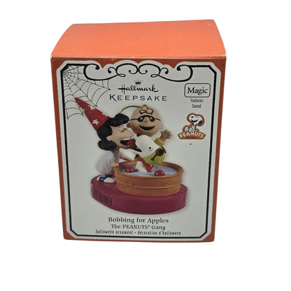 2012 Bobbing for Apples Hallmark Ornament (Peanuts) QFO5201