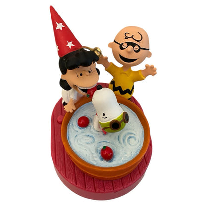 2012 Bobbing for Apples Hallmark Ornament (Peanuts) QFO5201