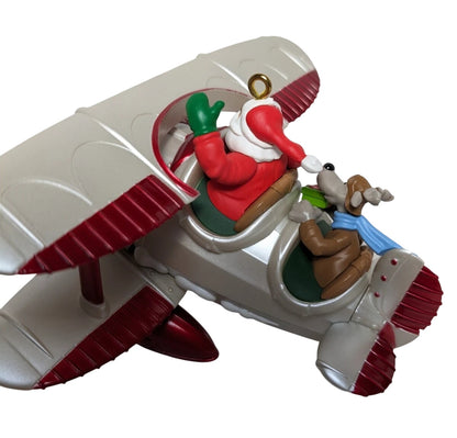 2012 Santa's Rooftop Racer Hallmark Ornament (Santa Claus) QXG3204