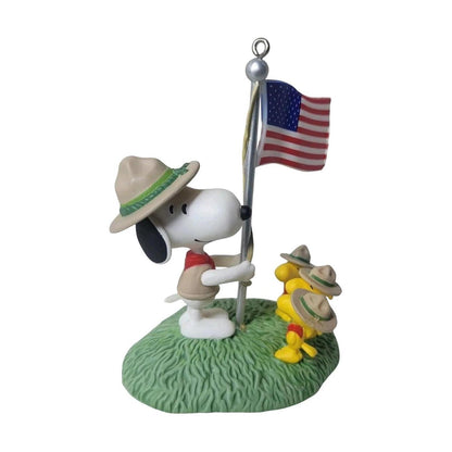 2012 Beagle Scout Salute Hallmark Ornament (Peanuts) QXI2941 Image1