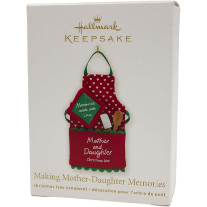 QXG4754 2012 Making Mother-Daughter Memories (Kitchen) Image2