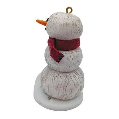 2013 Pigpen Builds a Snowman Hallmark Ornament (Peanuts) QXI2232