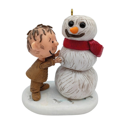 2013 Pigpen Builds a Snowman Hallmark Ornament (Peanuts) QXI2232