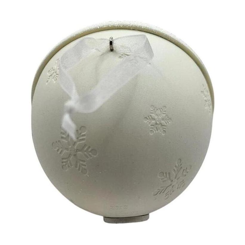 2013 A December To Remember Hallmark Ornament (Snowmen) QXG1042 Image3