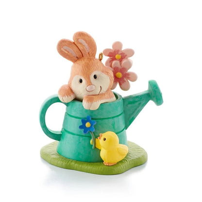 2013 A Spring Surprise Hallmark Ornament (Easter) QHG5626