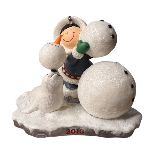 2013 Building a Snowman Hallmark Ornament (Frosty Friends) QX9095 Image1