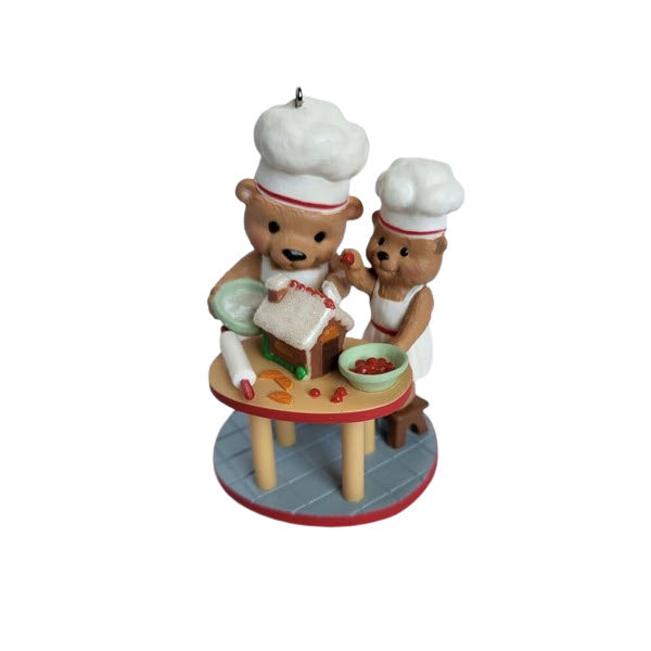 2013 Busy Bakers Hallmark Ornament (Eat & Drink) QXC5058