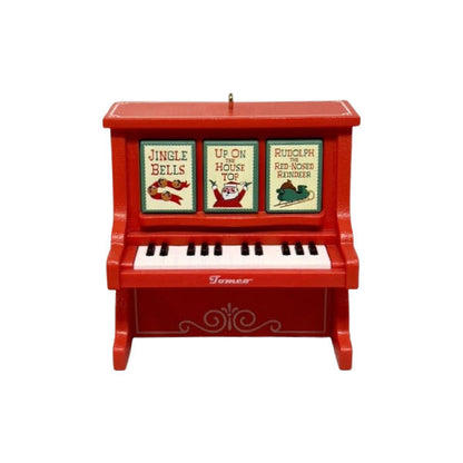 2013 Christmas Caroling Piano Hallmark Ornament (Piano) QXG1515
