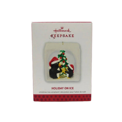 2013 Holiday on Ice Hallmark Ornament (Penguin) QXG1765