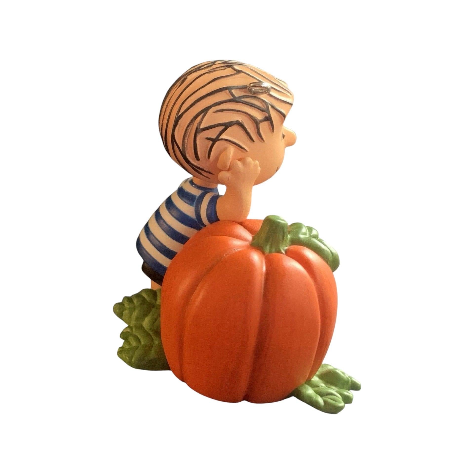 2013 Waiting for the Great Pumpkin Hallmark Ornament (Happiness is Peanuts) QX9812 Image4