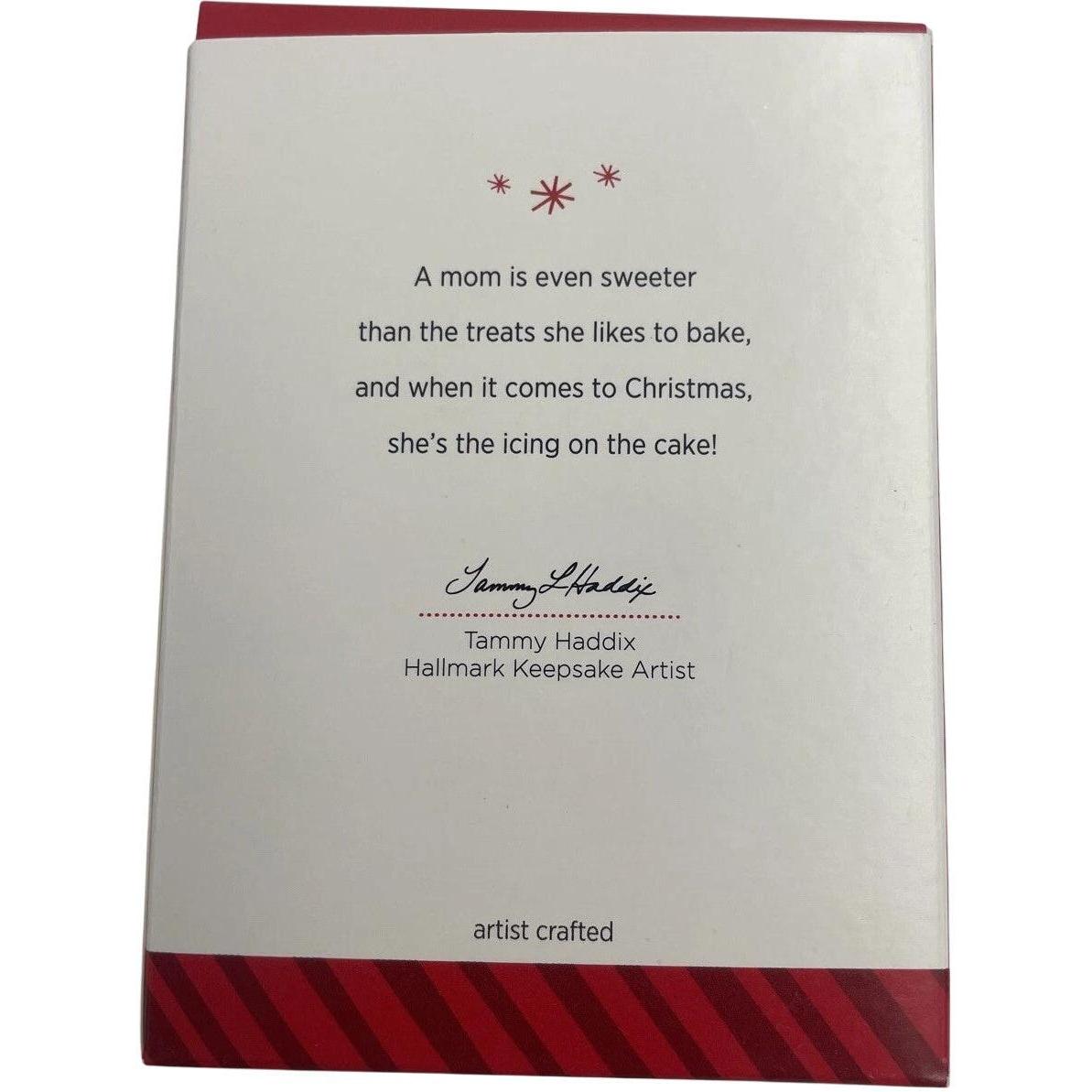 2014 Mom Hallmark Ornament (Cupcake) QGO1083