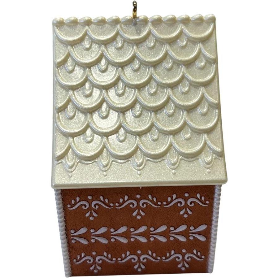 2014 New Home Hallmark Ornament (New Home) QG01143